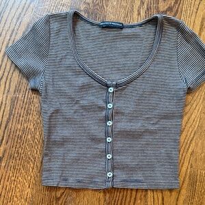 Brandy Melville zelly cropped button front short sleeve Top